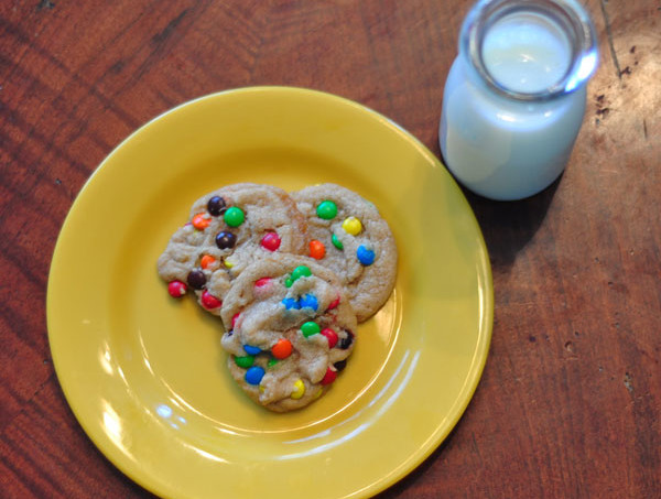 browned-butter-M&M-cookie-afternoon-snack